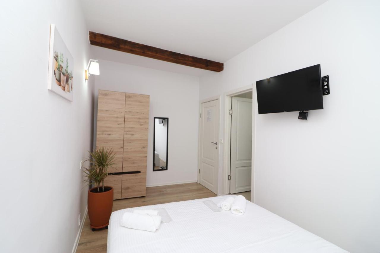Gaia Bed and Breakfast Vlorë Esterno foto