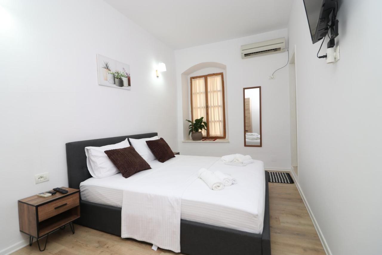 Gaia Bed and Breakfast Vlorë Esterno foto