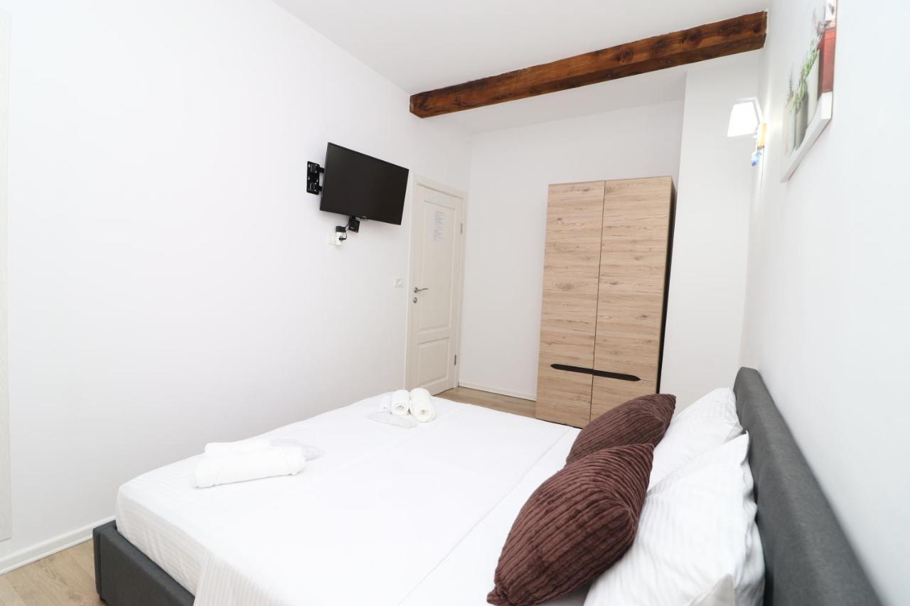 Gaia Bed and Breakfast Vlorë Esterno foto