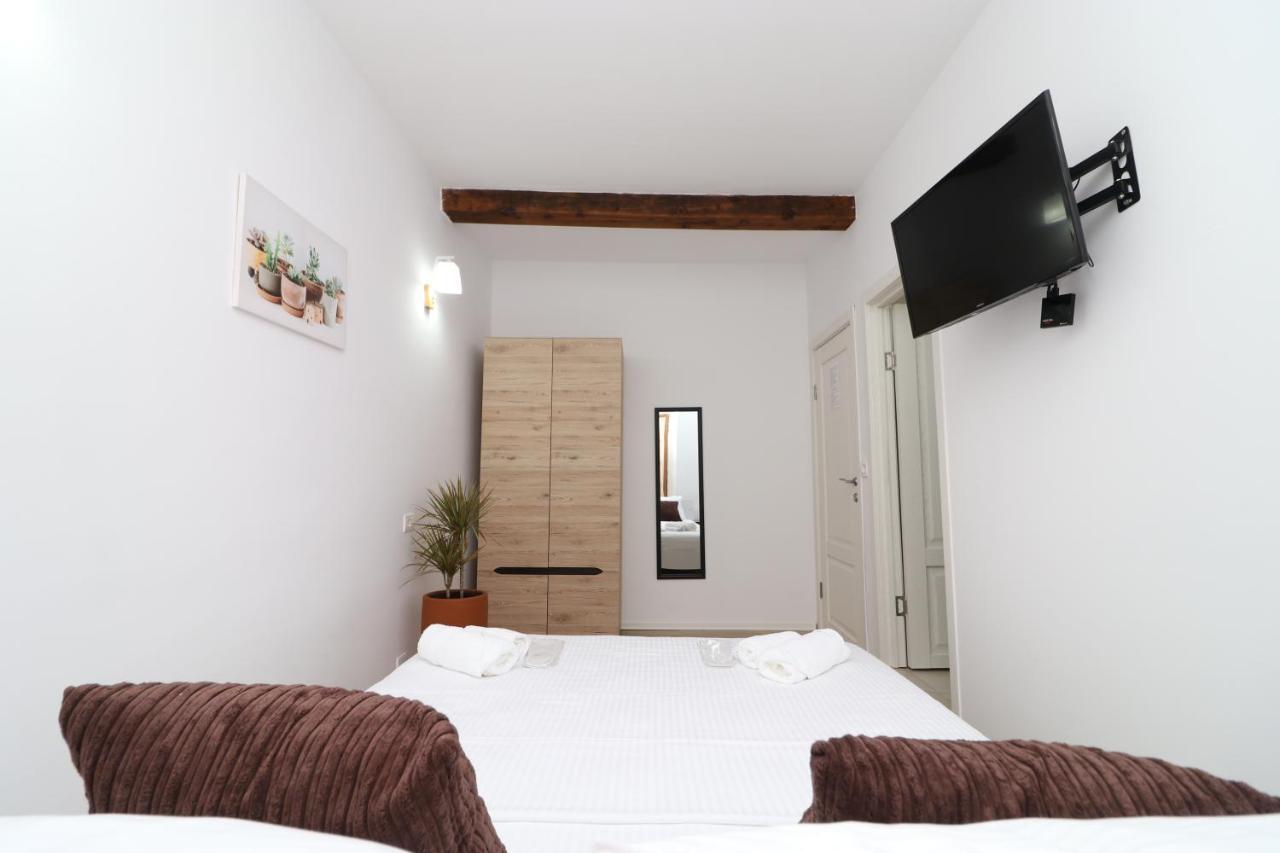 Gaia Bed and Breakfast Vlorë Esterno foto