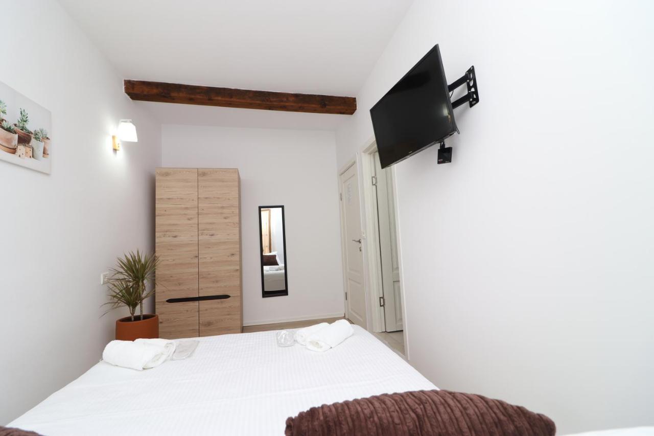 Gaia Bed and Breakfast Vlorë Esterno foto