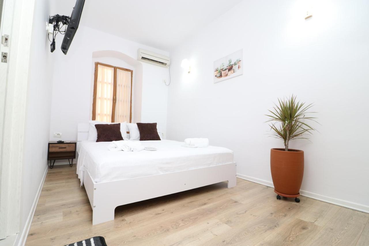 Gaia Bed and Breakfast Vlorë Esterno foto