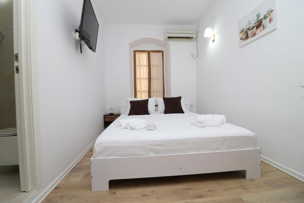 Gaia Bed and Breakfast Vlorë Esterno foto