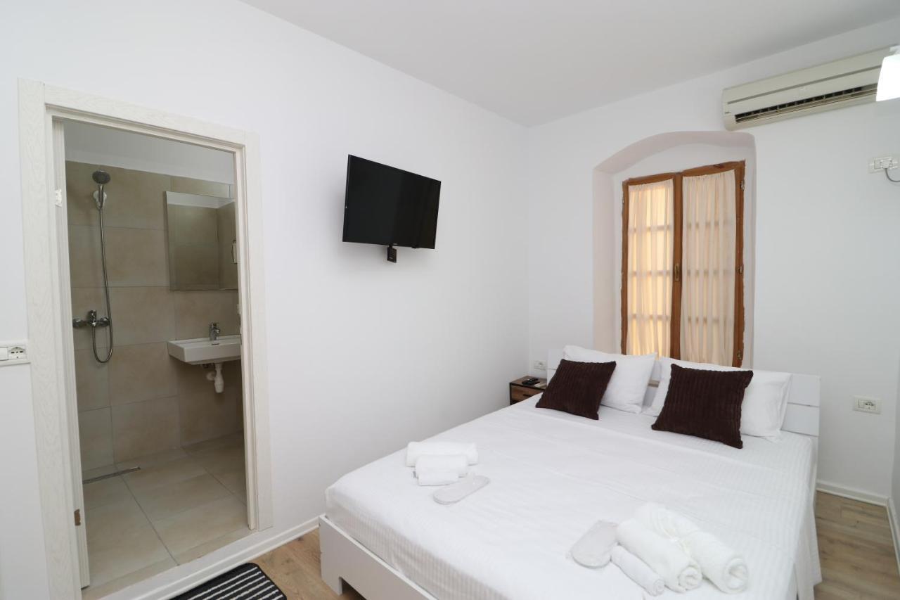 Gaia Bed and Breakfast Vlorë Esterno foto