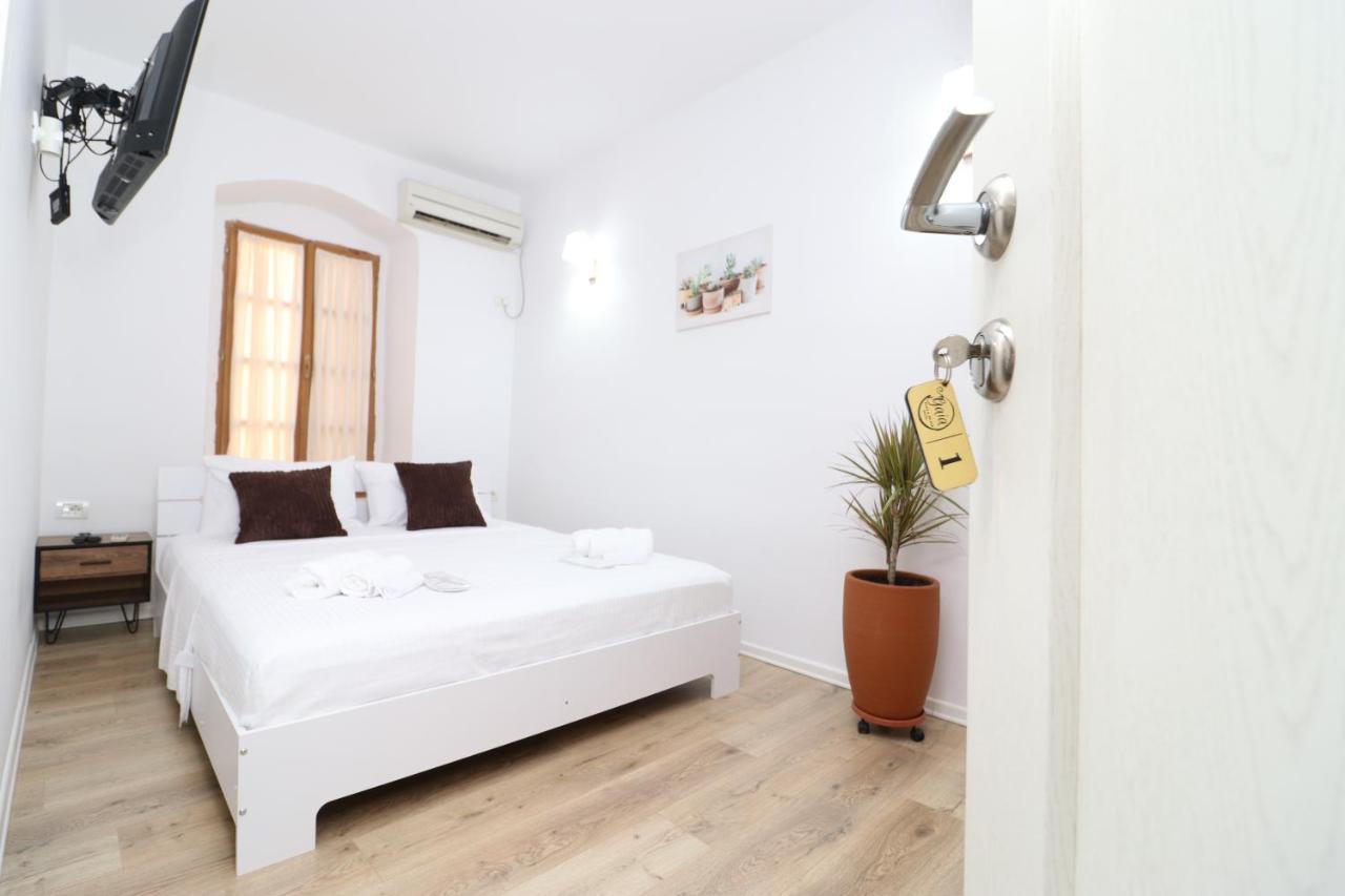 Gaia Bed and Breakfast Vlorë Esterno foto